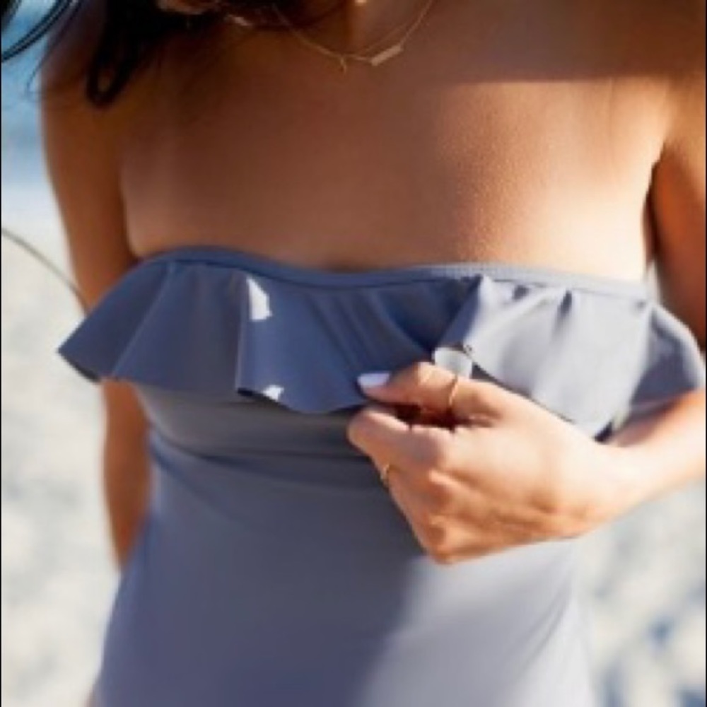 GNASH swim X U Bandeau One-
Piece Swimsuit 4